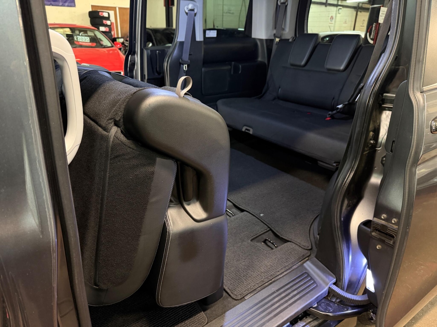 Used Honda Stepwagon for sale - 77768874: Photo 17