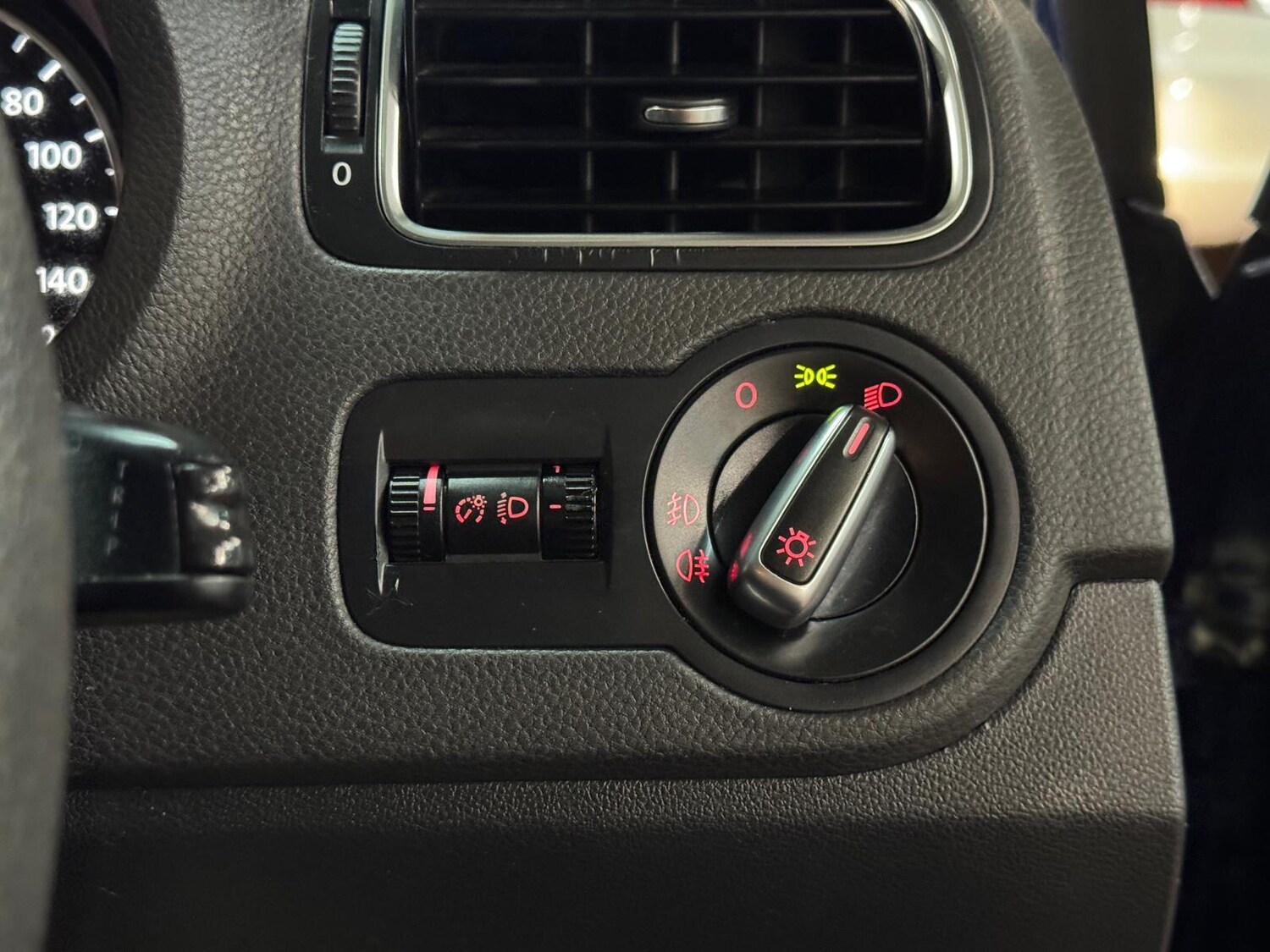 Used Volkswagen Polo 2014 for sale - 77840005: Photo 30