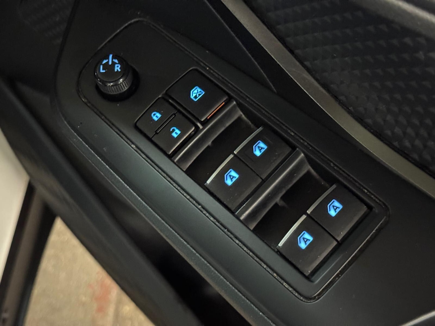 Used Toyota C-HR 2019 for sale - 77784170: Photo 41