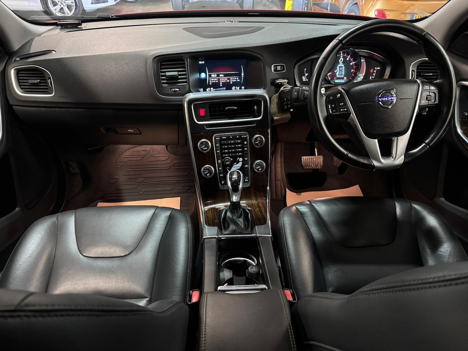 Used Volvo V60 for sale - 77029664: Photo 32