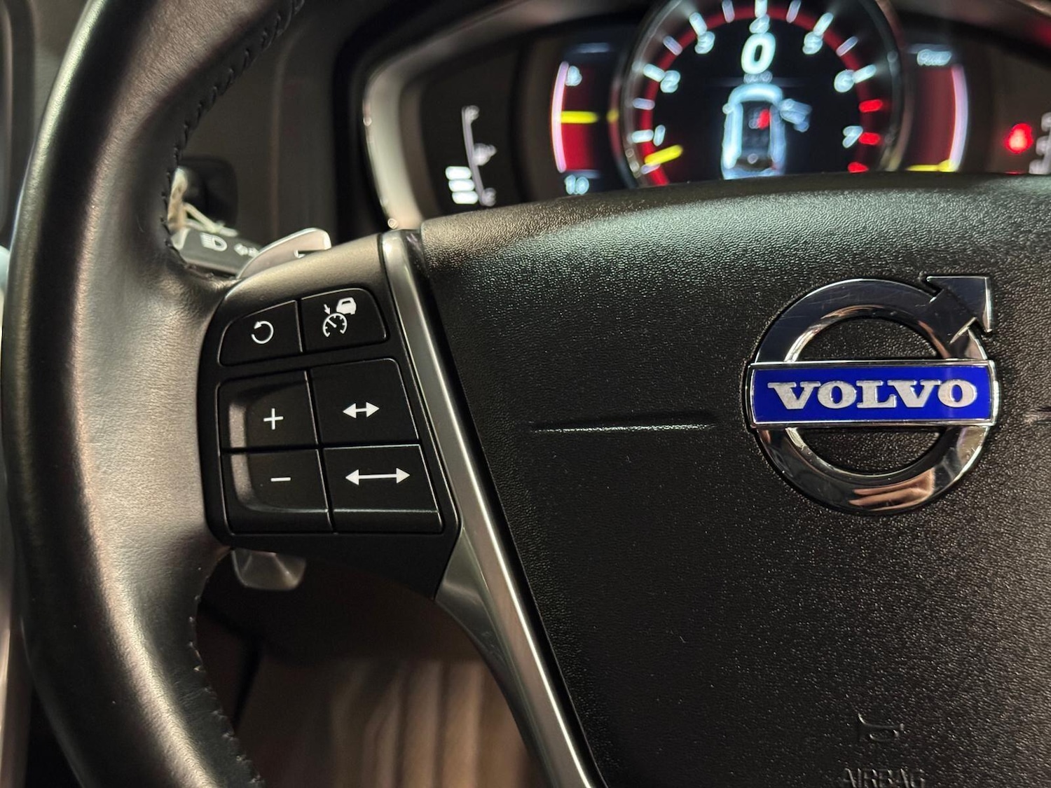 Used Volvo V60 for sale - 77029664: Photo 36