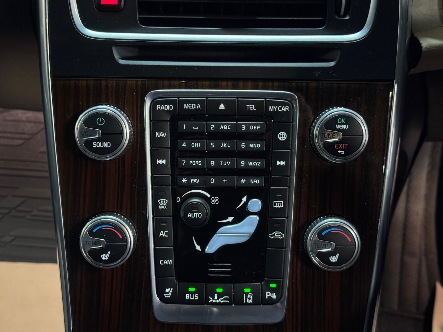 Used Volvo V60 for sale - 77029664: Photo 44