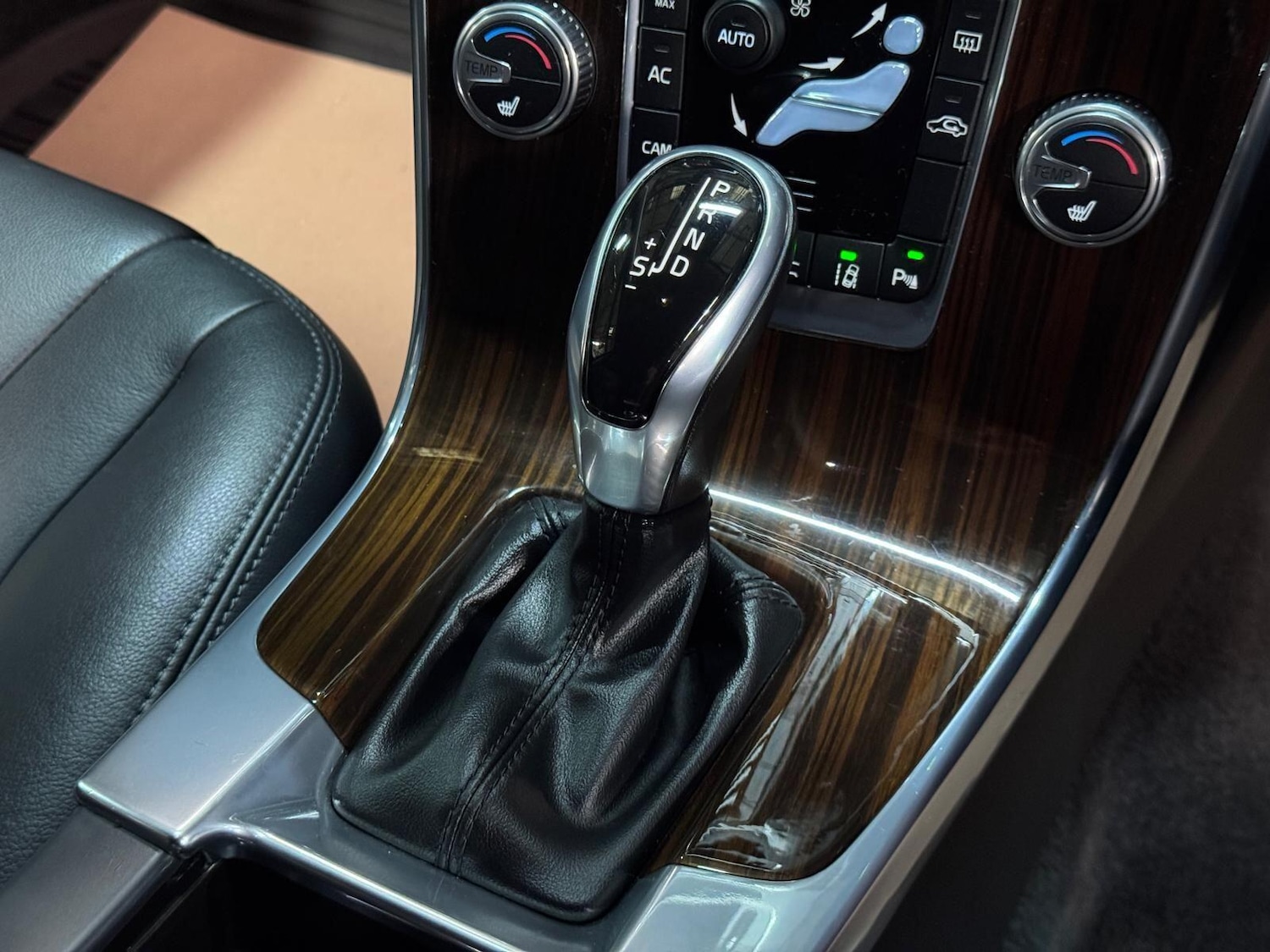 Used Volvo V60 for sale - 77029664: Photo 45