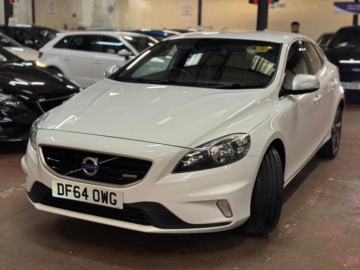 Used Volvo V40 2015 for sale - 77768450: Photo 10