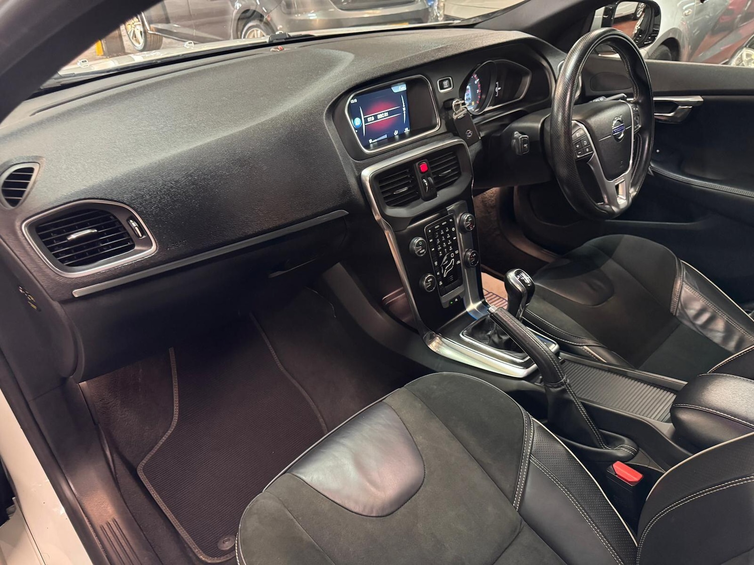 Used Volvo V40 2015 for sale - 77768450: Photo 22