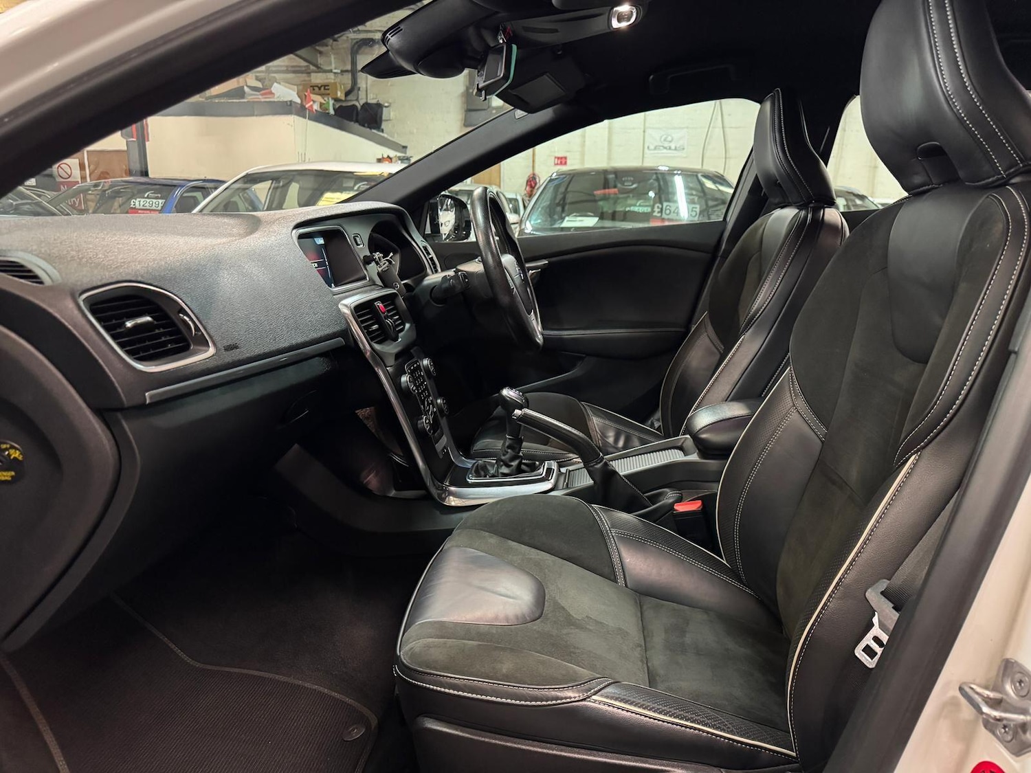 Used Volvo V40 2015 for sale - 77768450: Photo 24