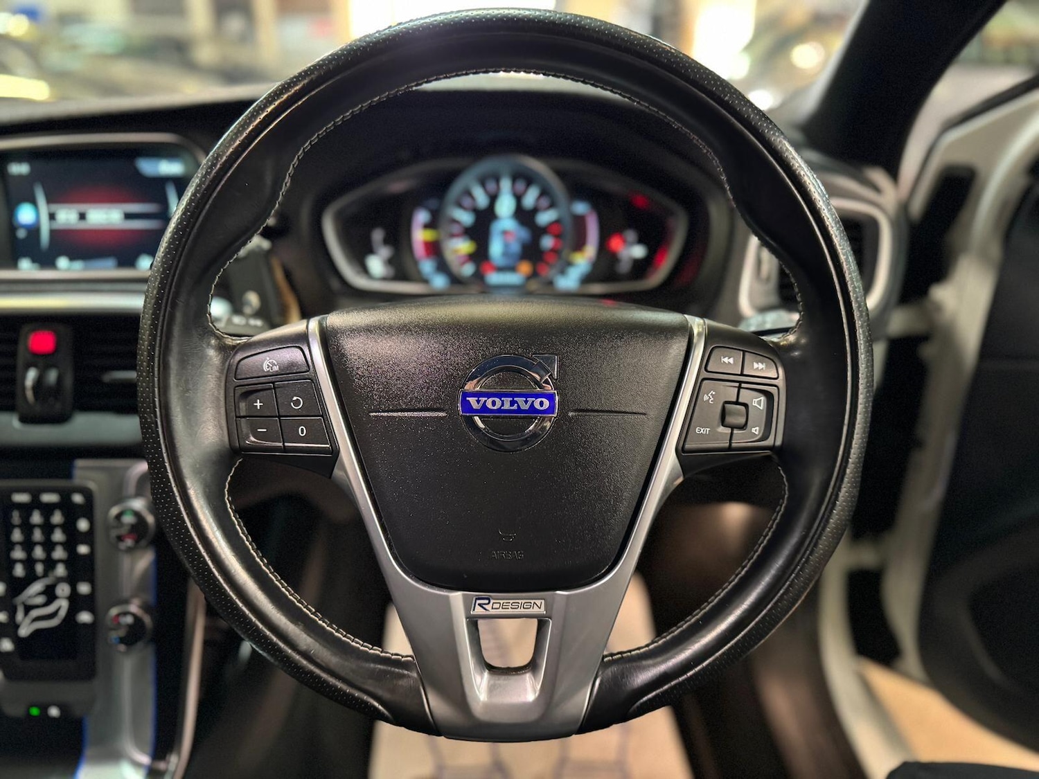 Used Volvo V40 2015 for sale - 77768450: Photo 25