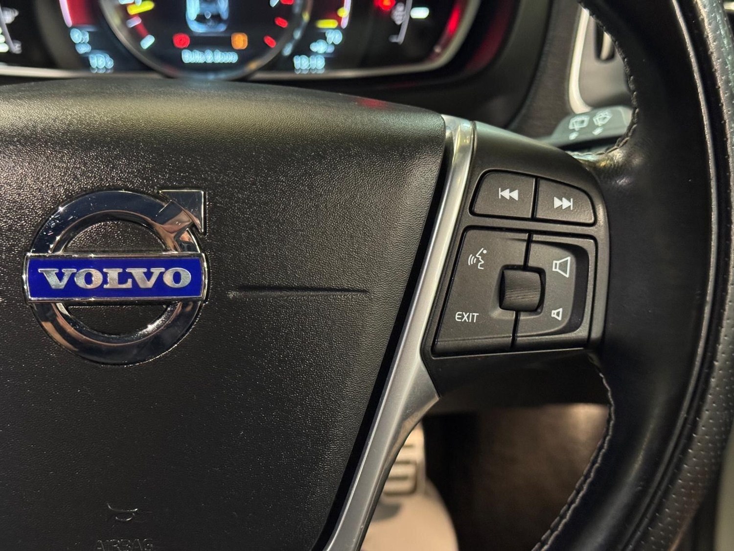 Used Volvo V40 2015 for sale - 77768450: Photo 26