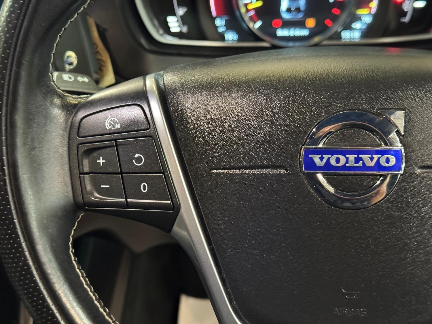 Used Volvo V40 2015 for sale - 77768450: Photo 27