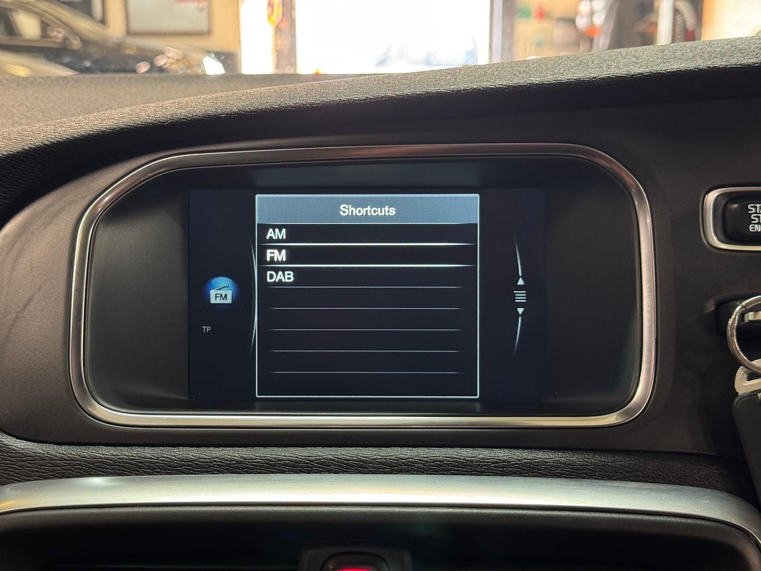 Used Volvo V40 2015 for sale - 77768450: Photo 29