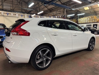 Used Volvo V40 2015 for sale - 77768450: Photo