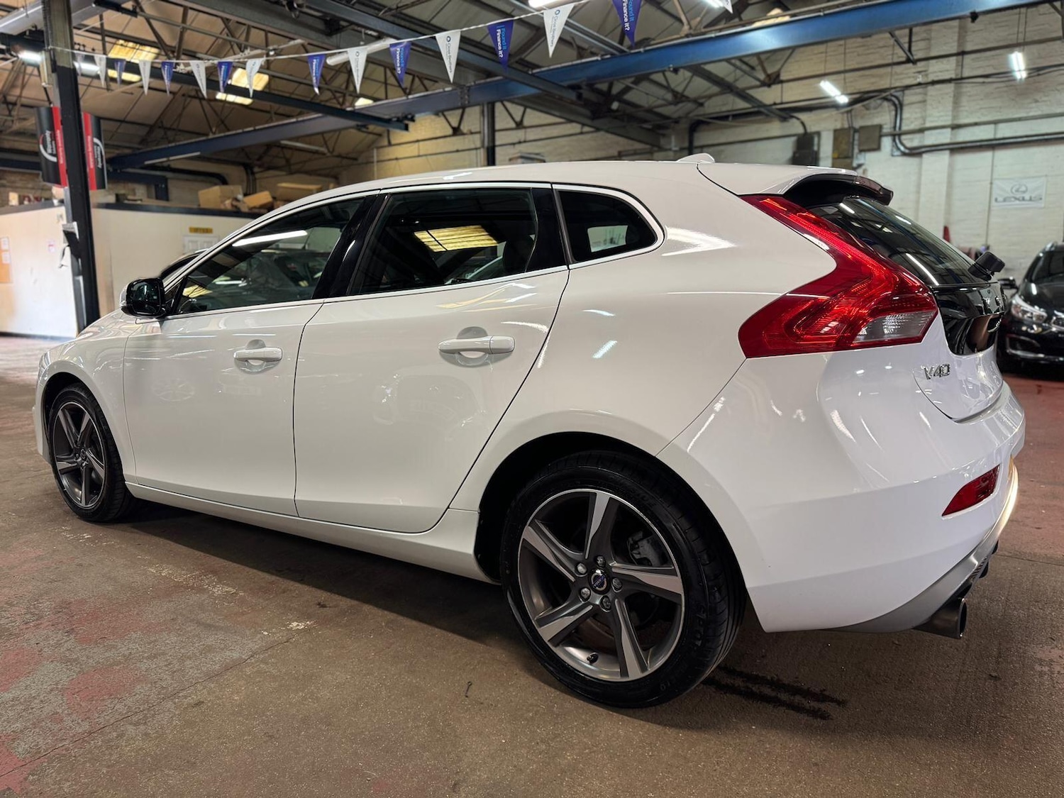 Used Volvo V40 2015 for sale - 77768450: Photo 6