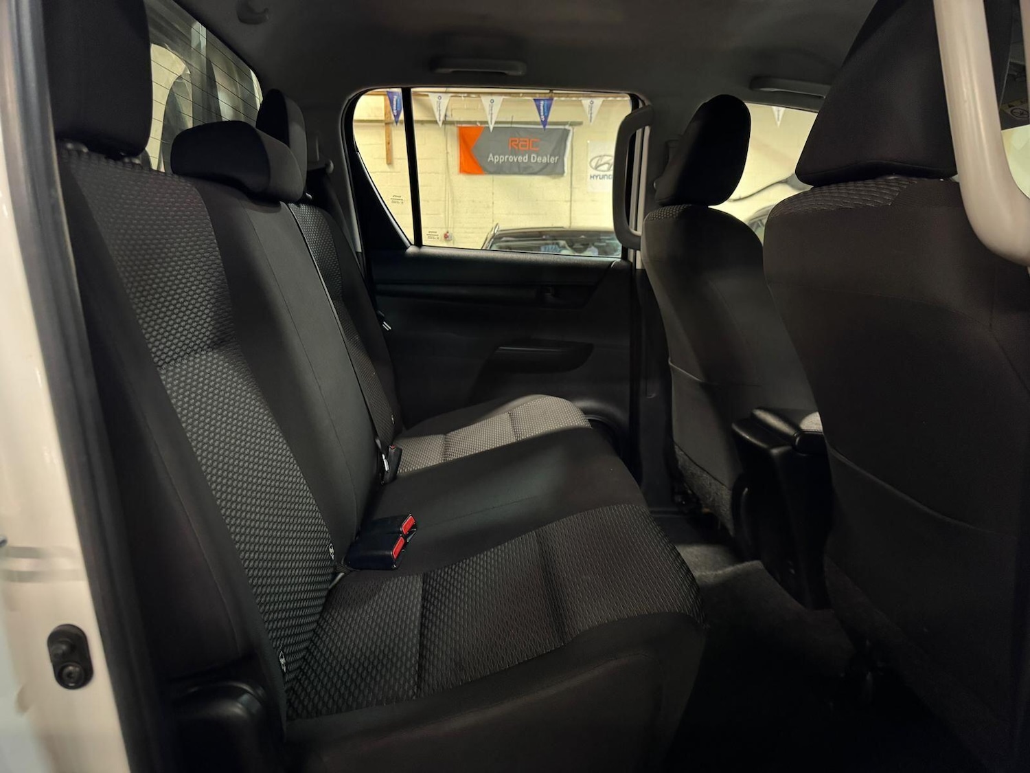 Used Toyota Hilux 2019 for sale - 76727792: Photo 26