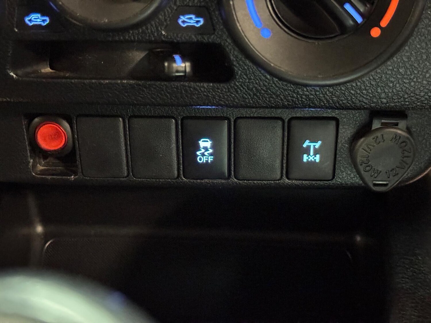 Used Toyota Hilux 2019 for sale - 76727792: Photo 46