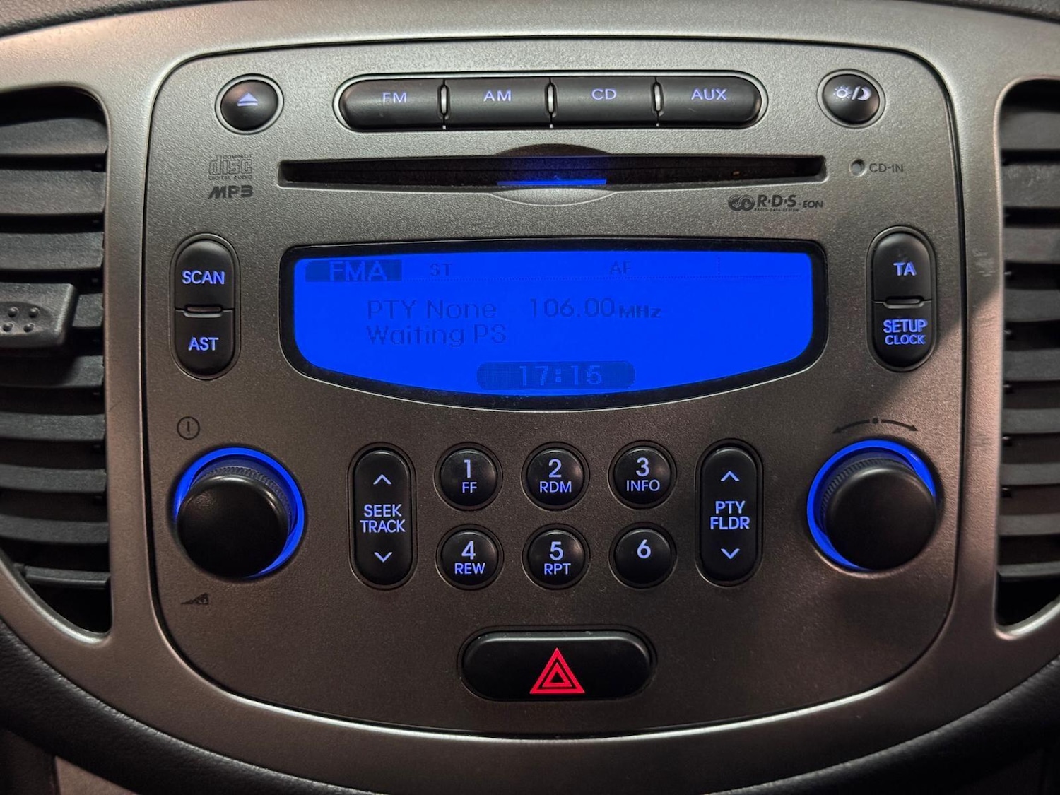 Used Hyundai i10 2012 for sale - 76743330: Photo 32