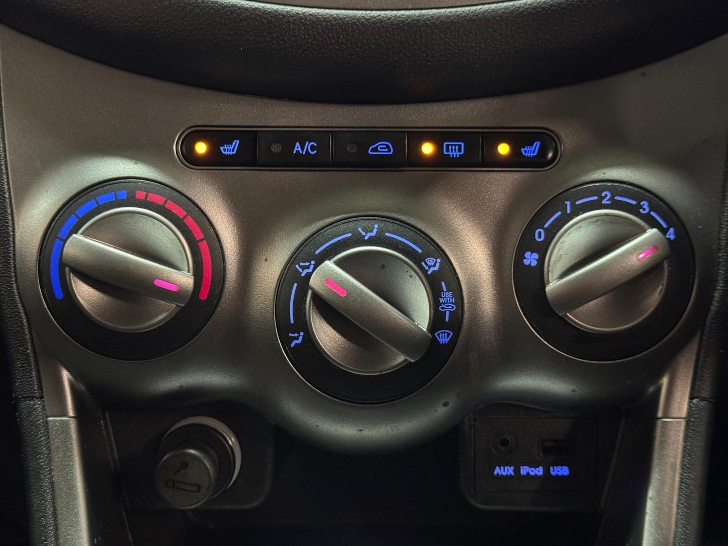 Used Hyundai i10 2012 for sale - 76743330: Photo 33