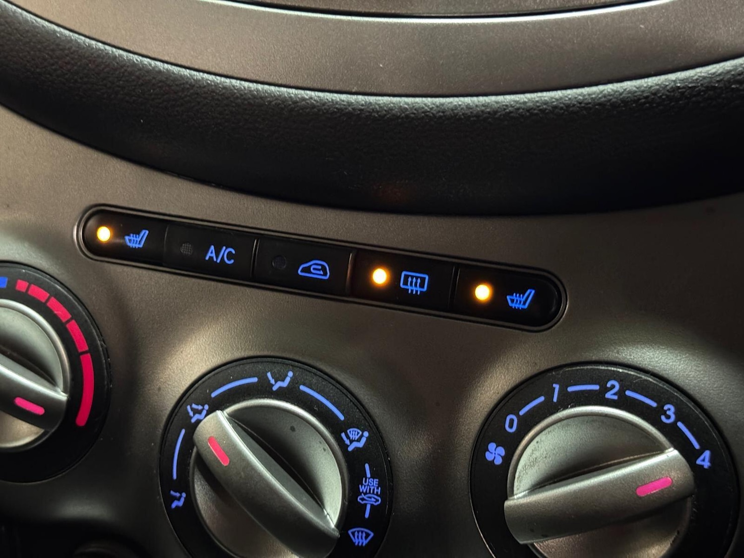 Used Hyundai i10 2012 for sale - 76743330: Photo 34