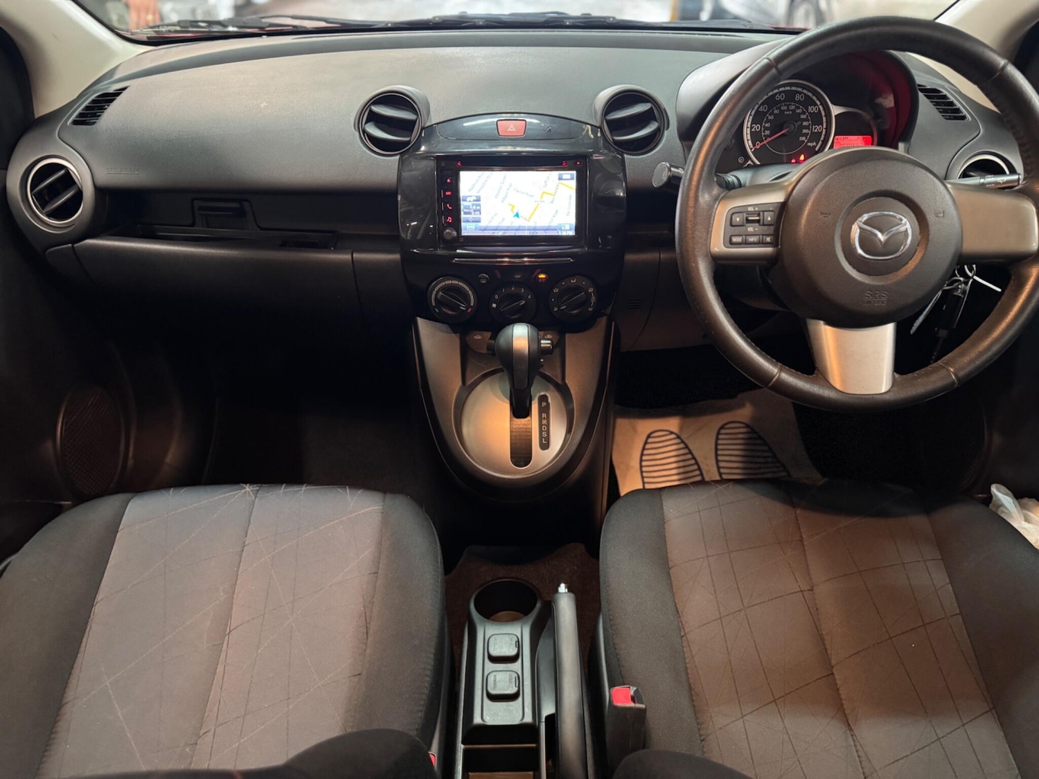 Used Mazda Mazda2 2014 for sale - 76020419: Photo 25