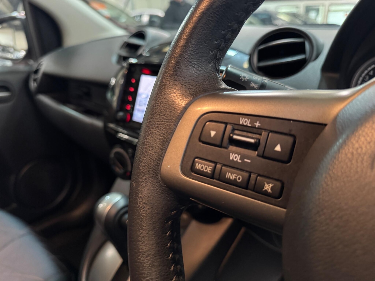 Used Mazda Mazda2 2014 for sale - 76020419: Photo 32