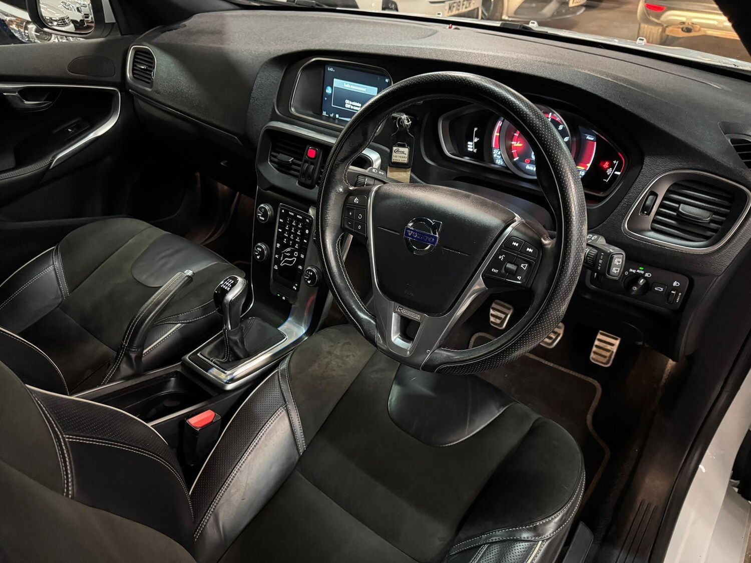 Used Volvo V40 2015 for sale - 77958289: Photo 18