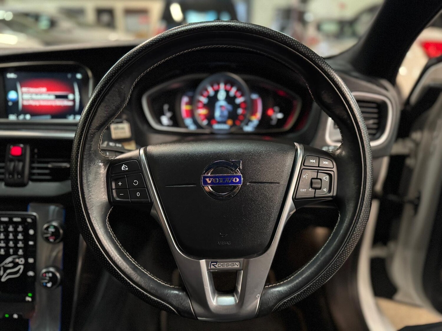 Used Volvo V40 2015 for sale - 77958289: Photo 24