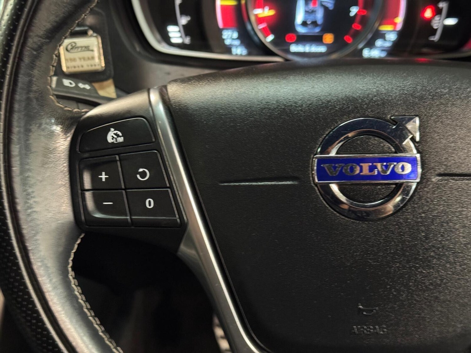 Used Volvo V40 2015 for sale - 77958289: Photo 25