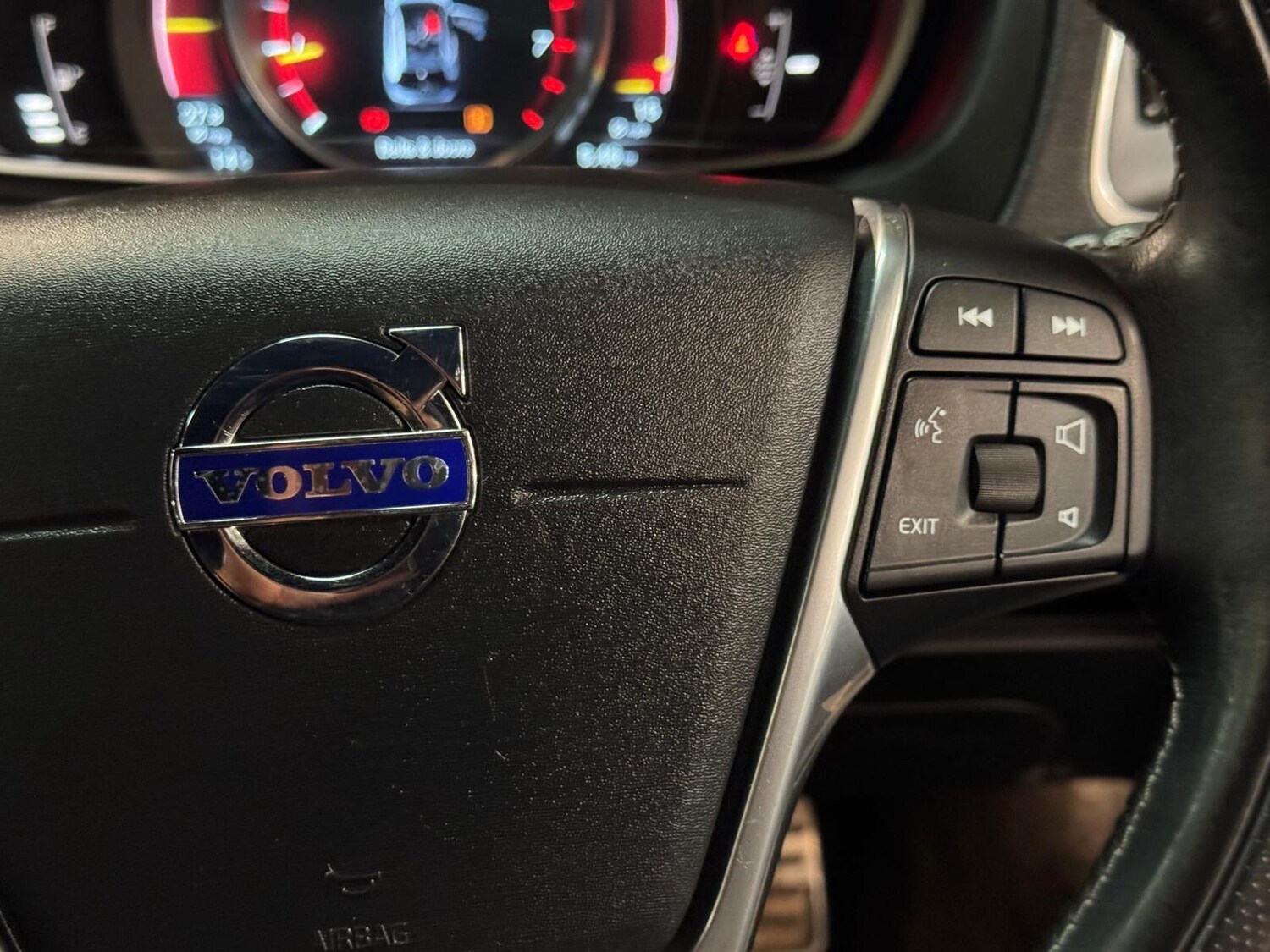 Used Volvo V40 2015 for sale - 77958289: Photo 26