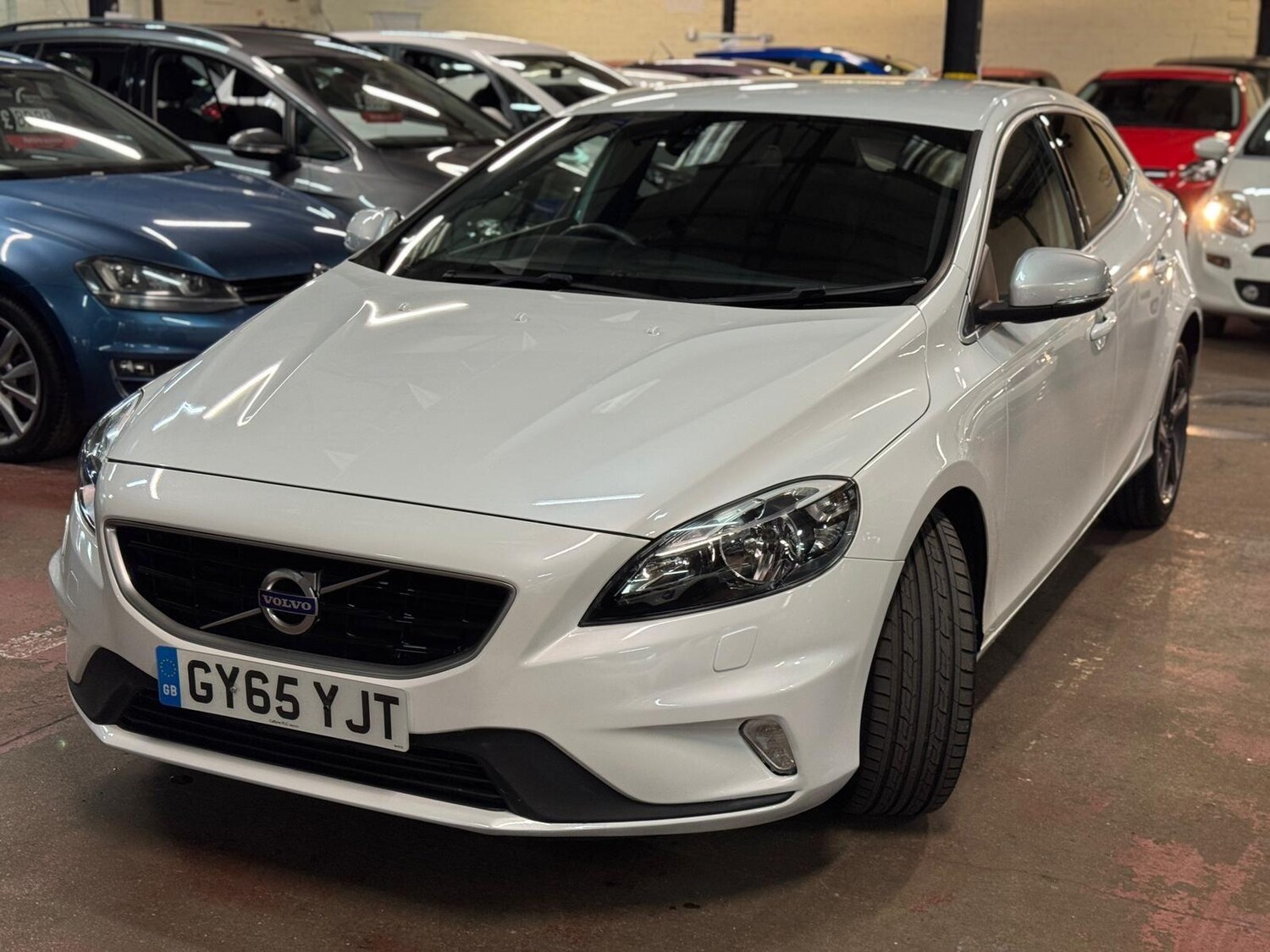 Used Volvo V40 2015 for sale - 77958289: Photo 8