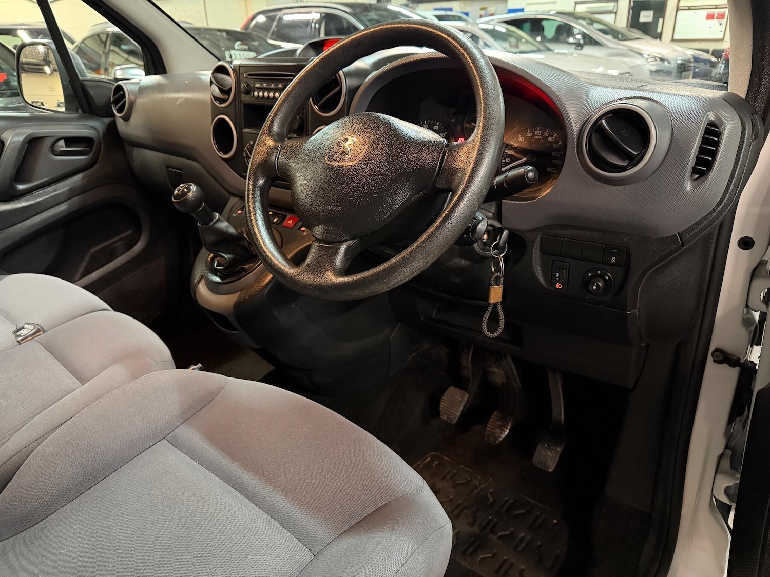 Used Peugeot Partner 2015 for sale - 76953565: Photo 19