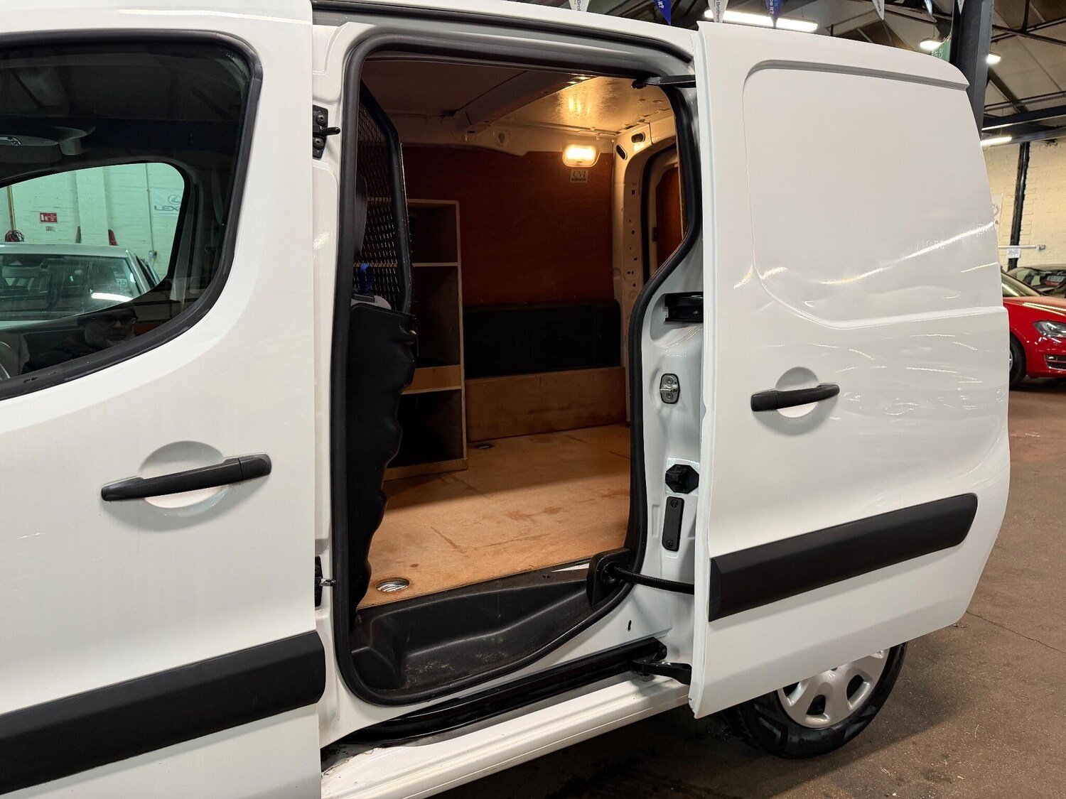 Used Peugeot Partner 2015 for sale - 76953565: Photo 27