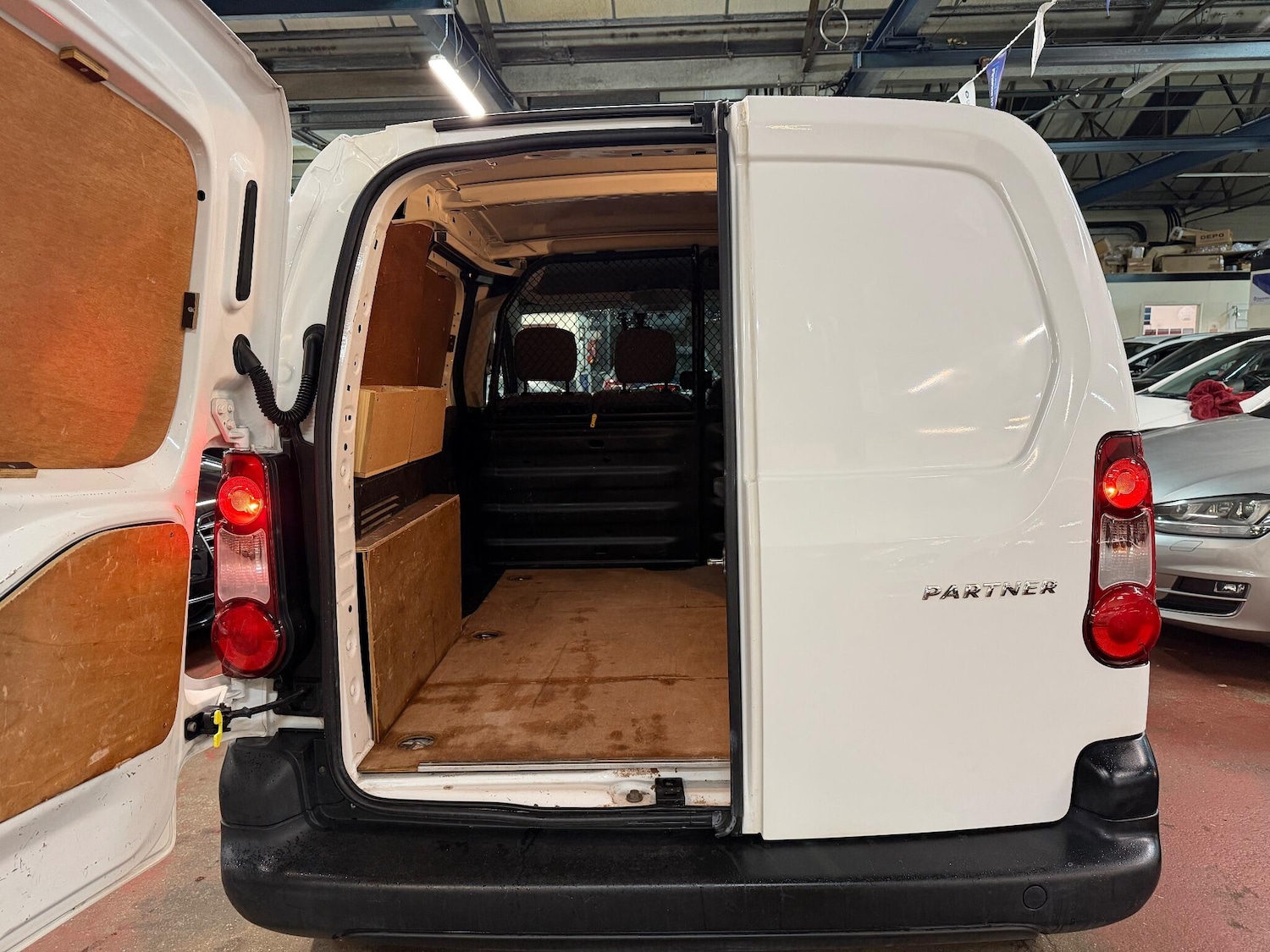 Used Peugeot Partner 2015 for sale - 76953565: Photo 30