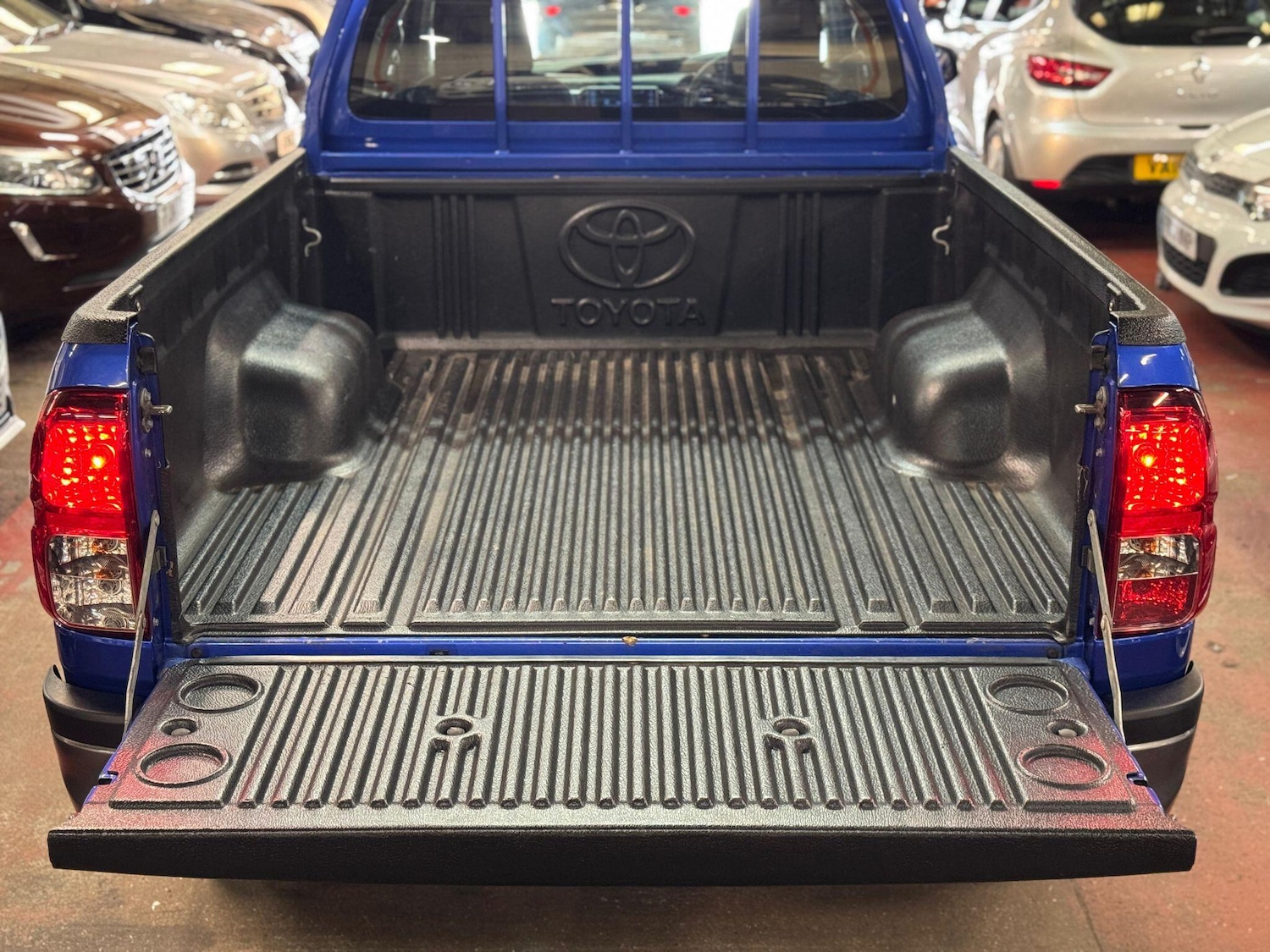 Used Toyota Hilux 2017 for sale - 76020989: Photo 17