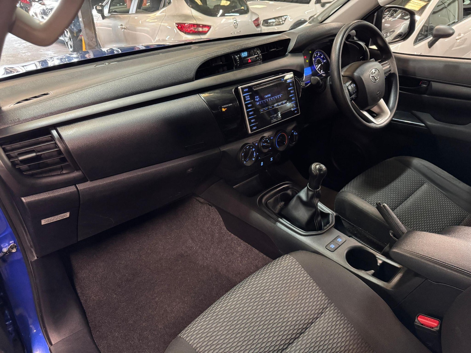 Used Toyota Hilux 2017 for sale - 76020989: Photo 25