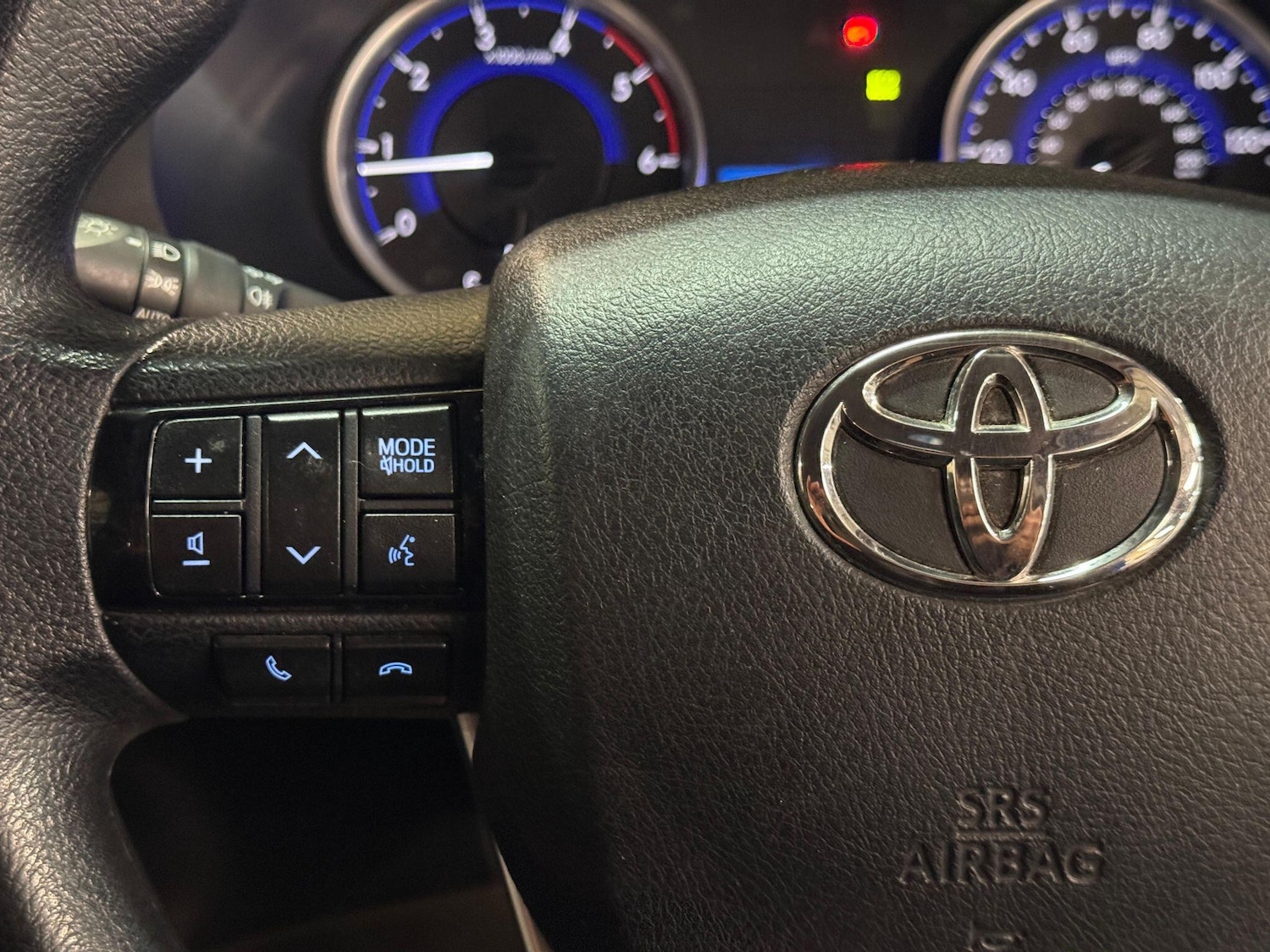 Used Toyota Hilux 2017 for sale - 76020989: Photo 35