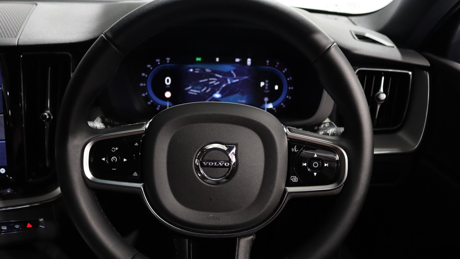 Used Volvo XC60 2025 for sale - 76109203: Photo 10