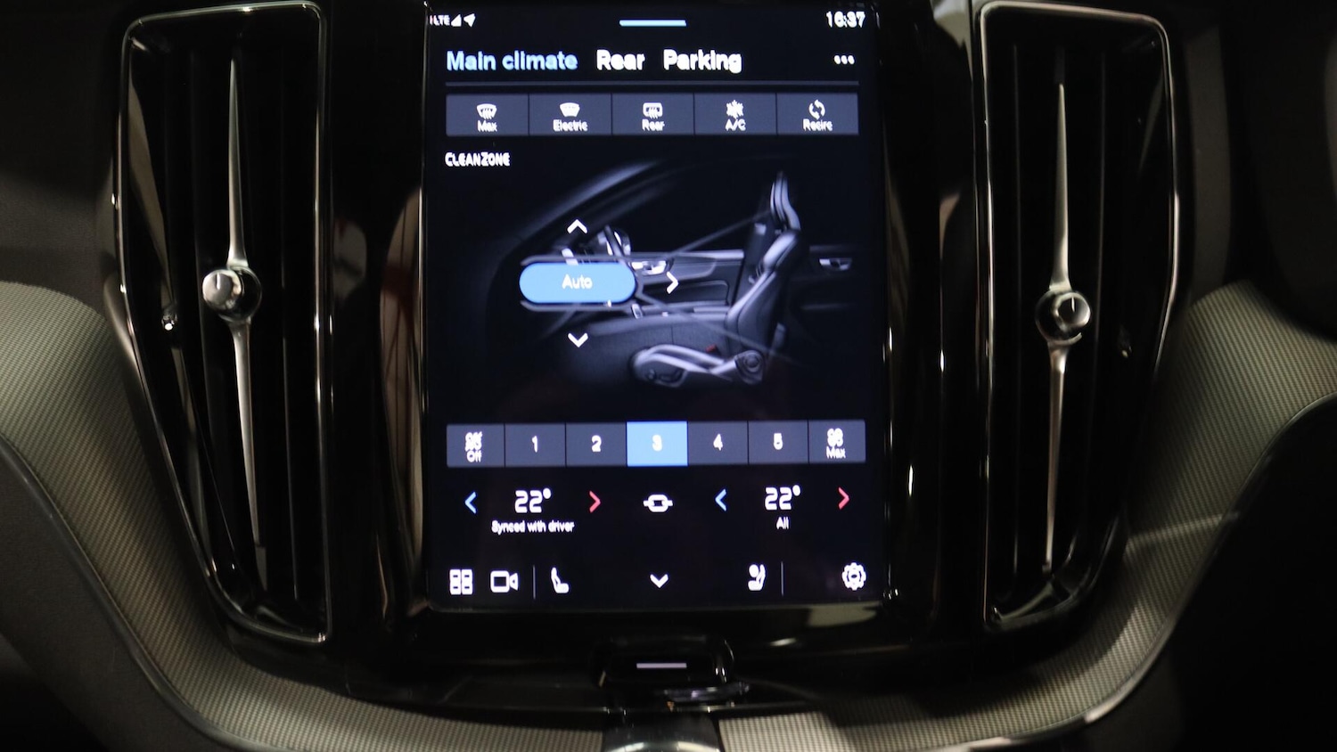 Used Volvo XC60 2025 for sale - 76109203: Photo 35