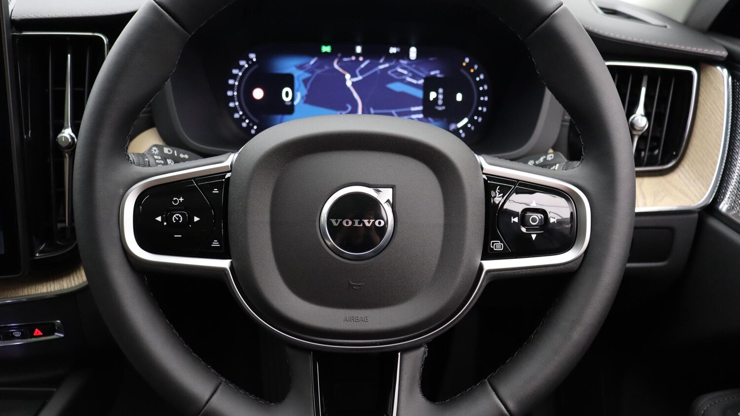 Used Volvo XC60 2025 for sale - 76072583: Photo 10