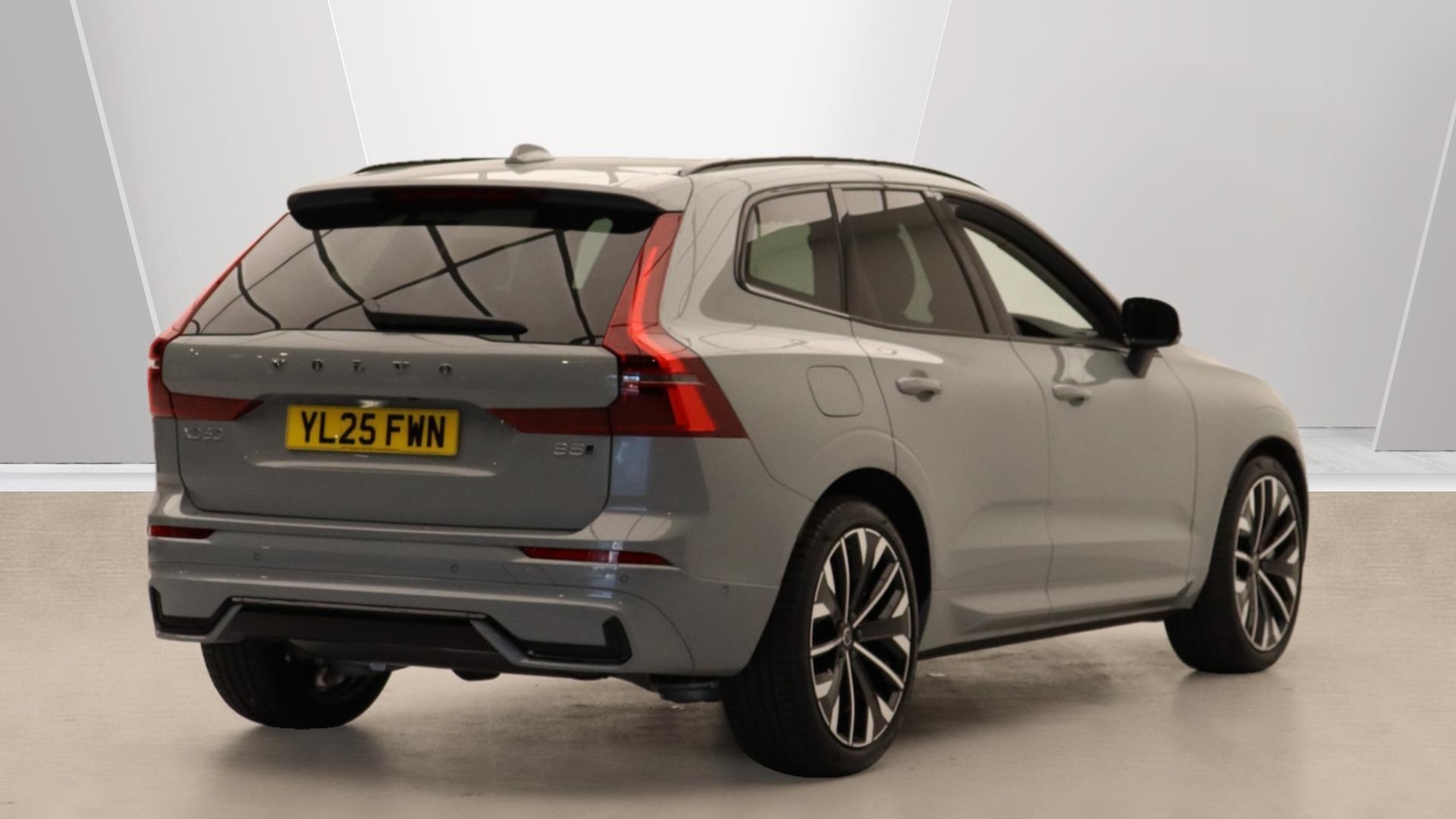 Used Volvo XC60 2025 for sale - 76072583: Photo 2