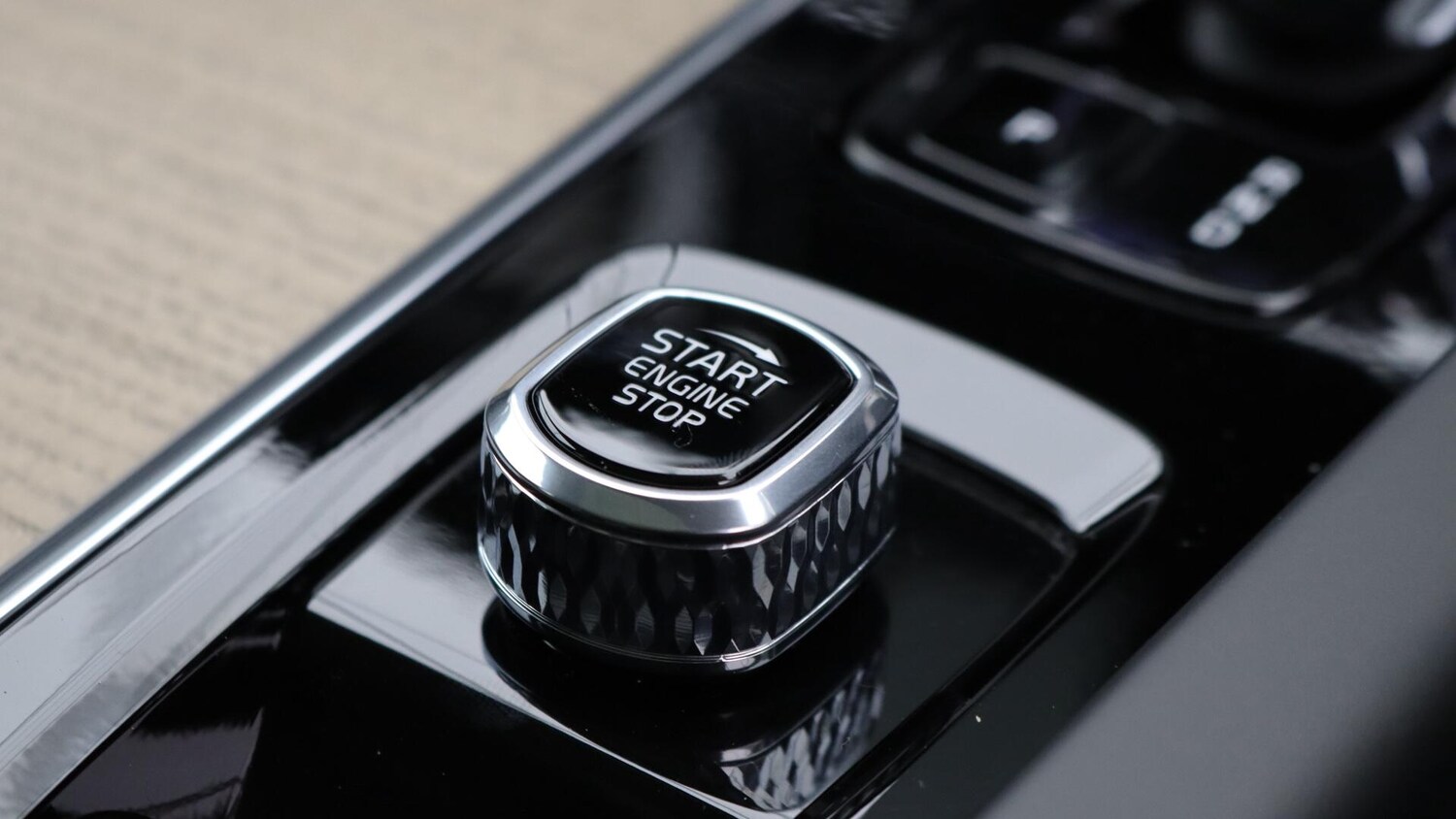 Used Volvo XC60 2025 for sale - 76072583: Photo 25