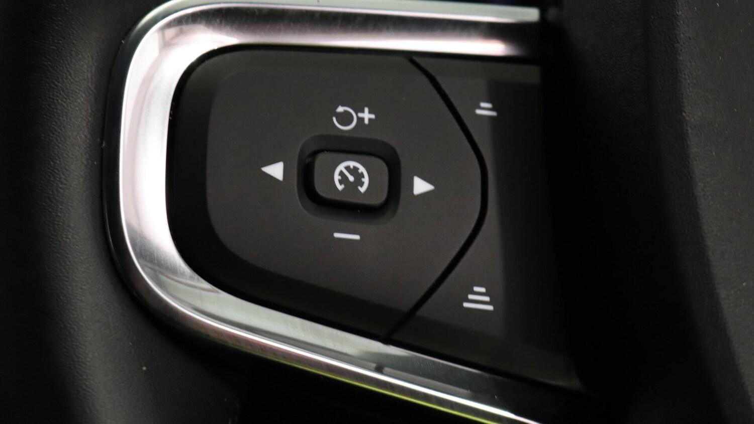 Used Volvo XC40 2025 for sale - 76059417: Photo 19