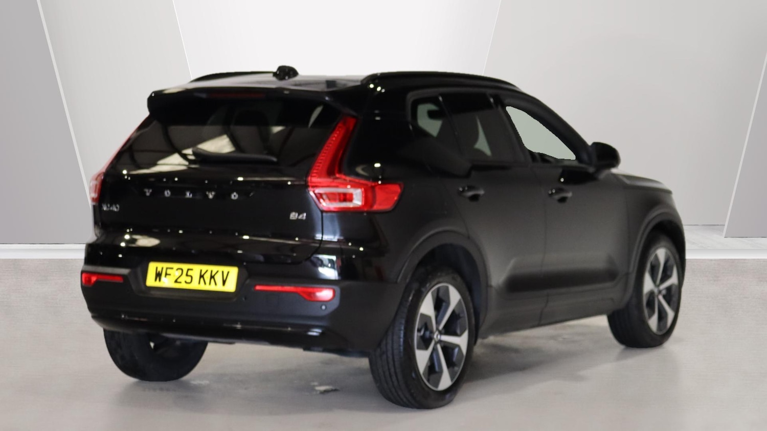 Used Volvo XC40 2025 for sale - 76059417: Photo 2