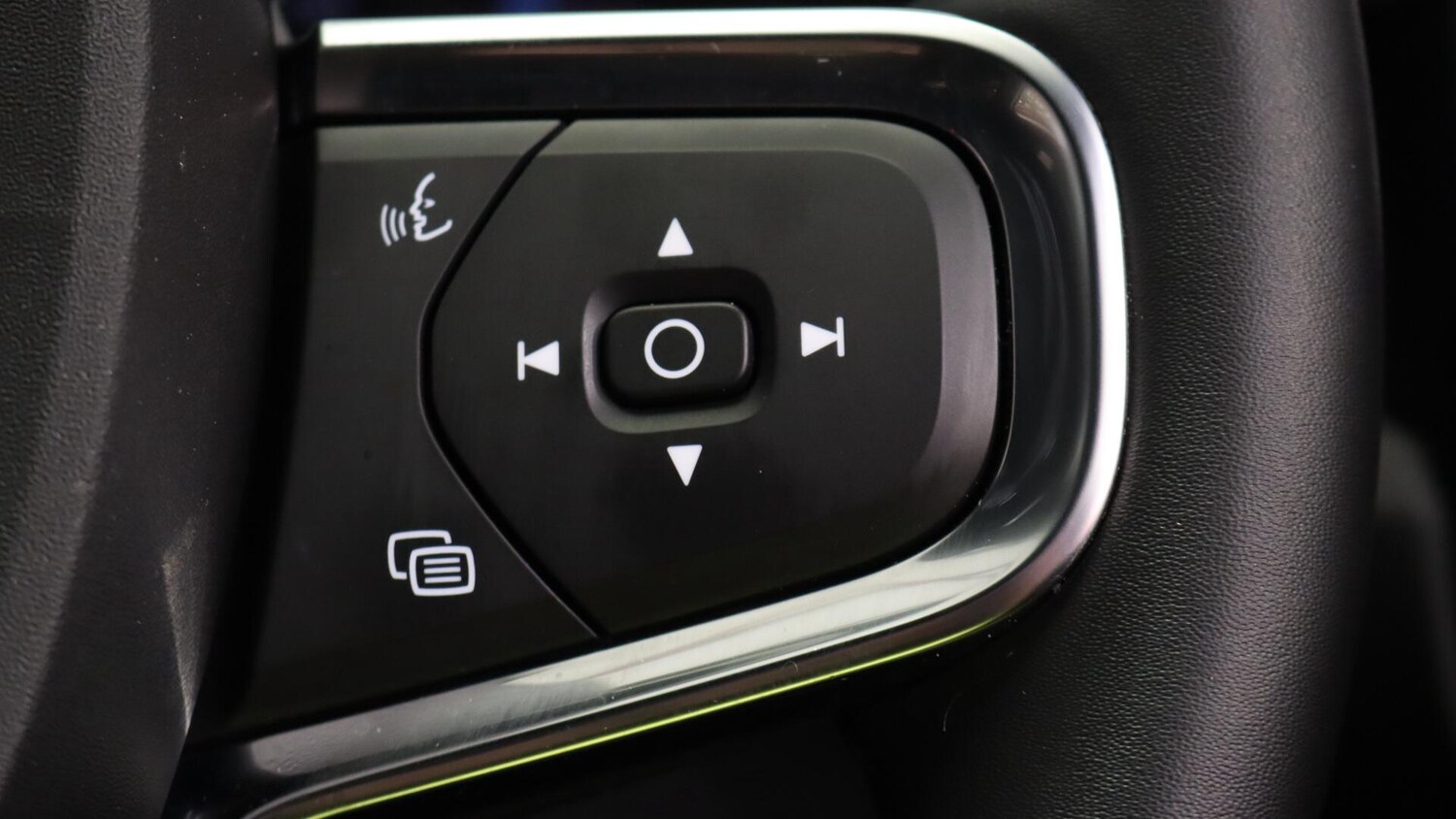 Used Volvo XC40 2025 for sale - 76059417: Photo 20
