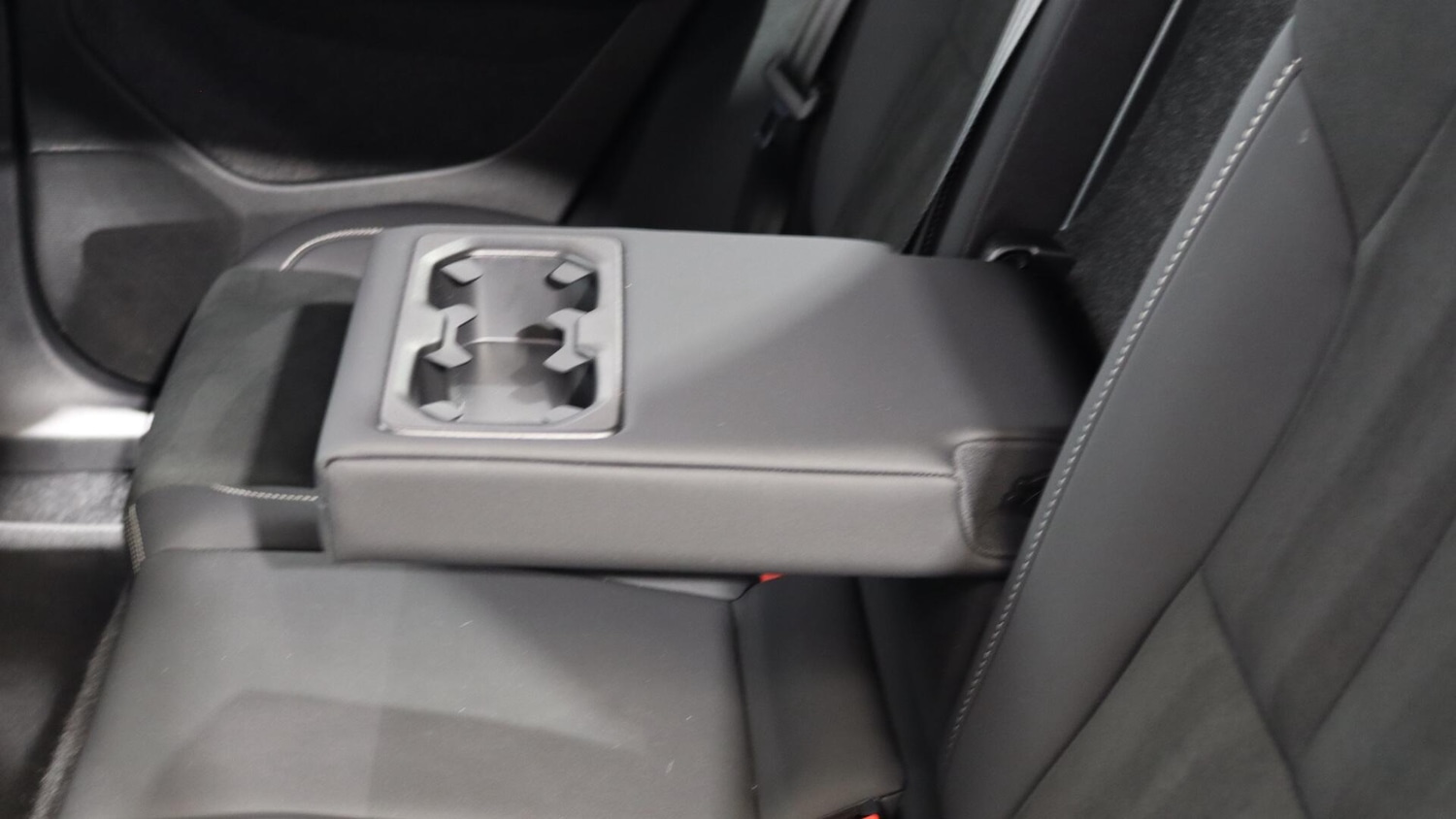 Used Volvo XC40 2025 for sale - 76059417: Photo 28