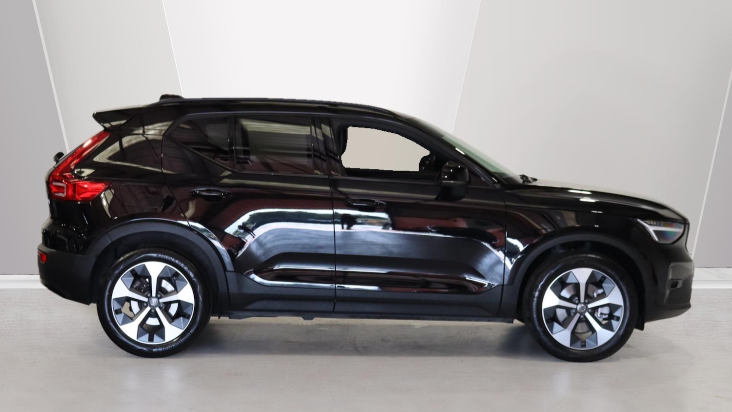 Used Volvo XC40 2025 for sale - 76059417: Photo 3