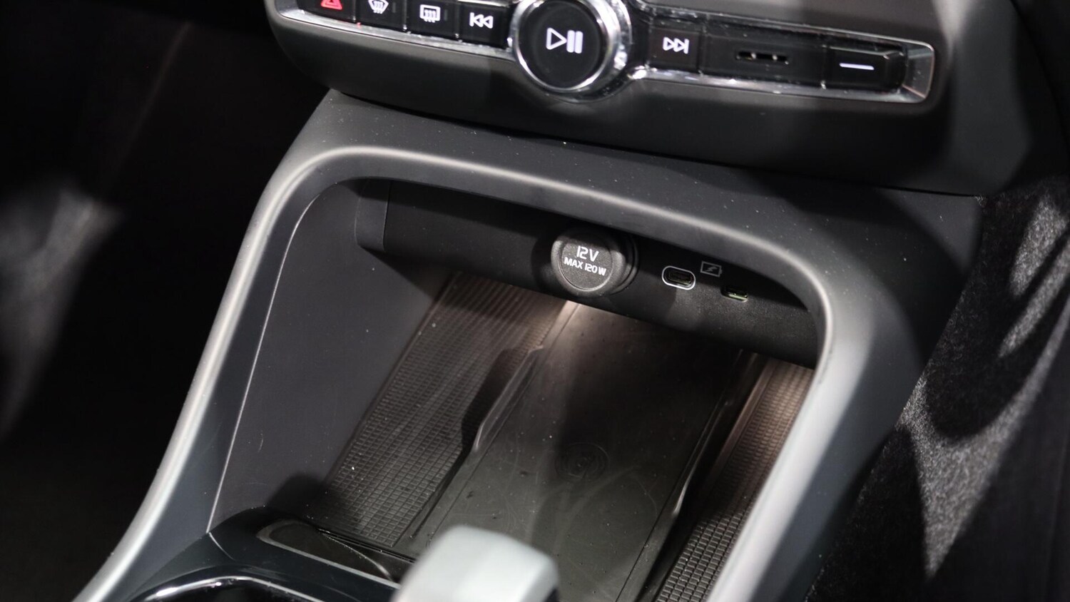 Used Volvo XC40 2025 for sale - 76059417: Photo 32