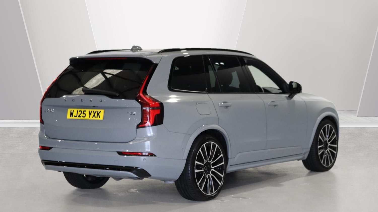 Used Volvo XC90 2025 for sale - 76026733: Photo 2