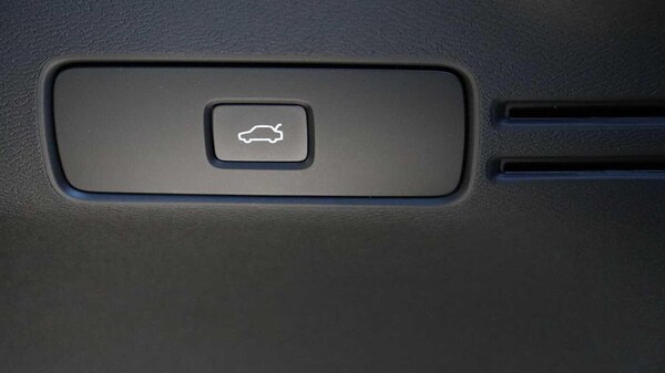 Used Volvo XC40 2025 for sale - 76167576: Photo 46