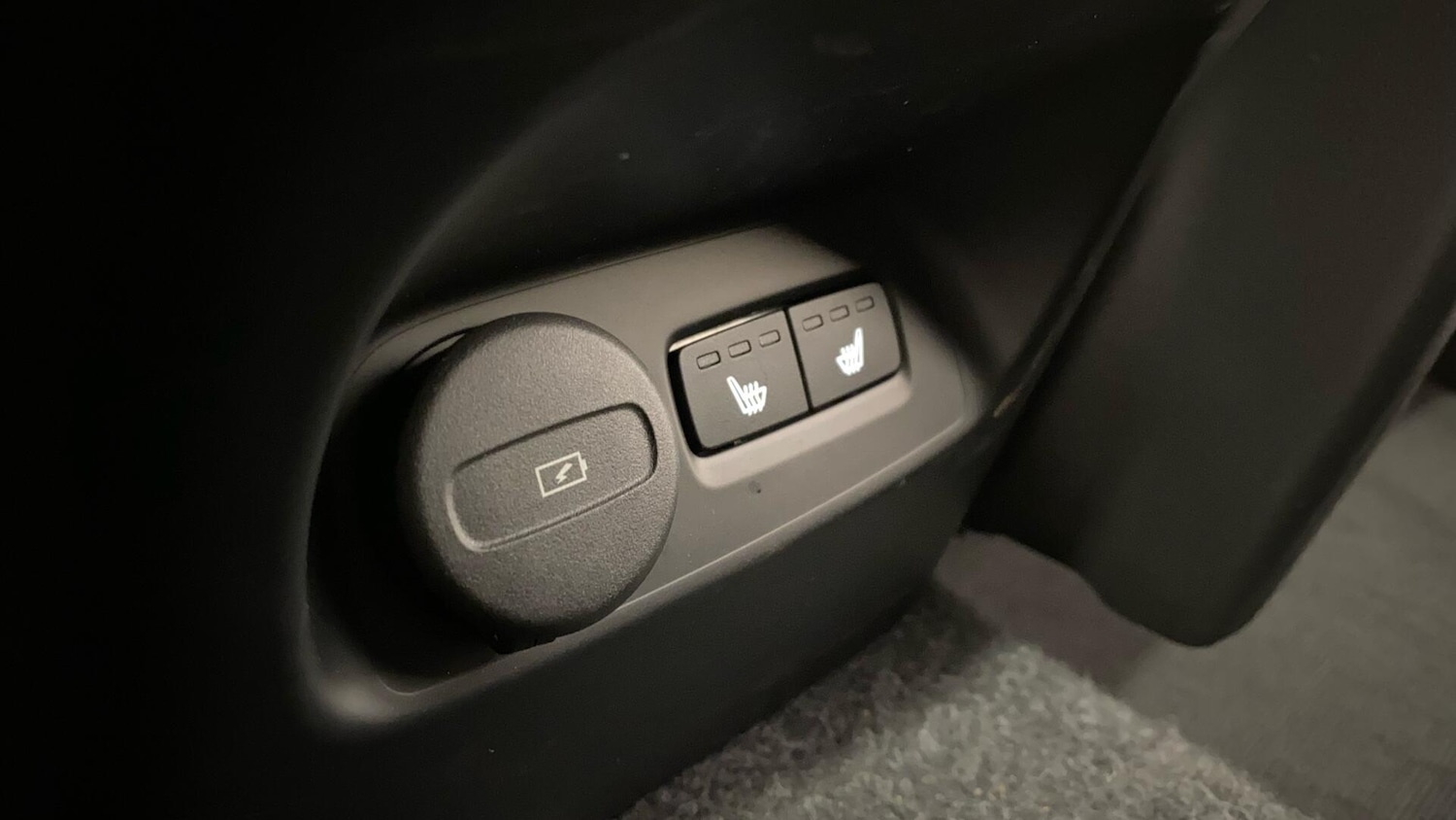 Used Volvo XC40 2025 for sale - 76337142: Photo 33