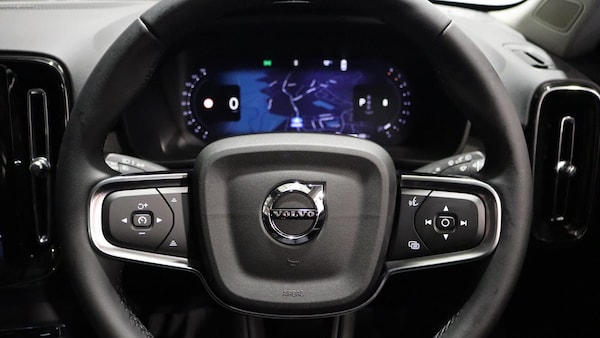 Used Volvo XC40 2025 for sale - 76270130: Photo 10