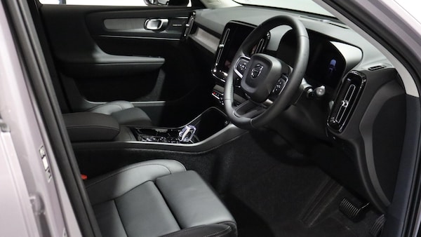 Used Volvo XC40 2025 for sale - 76270130: Photo 4